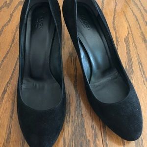 Gucci suede pumps